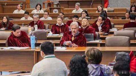 10月12日，比利·索托作为菲律宾参议院资深的程序派前参议长，当天并未针对弹劾案