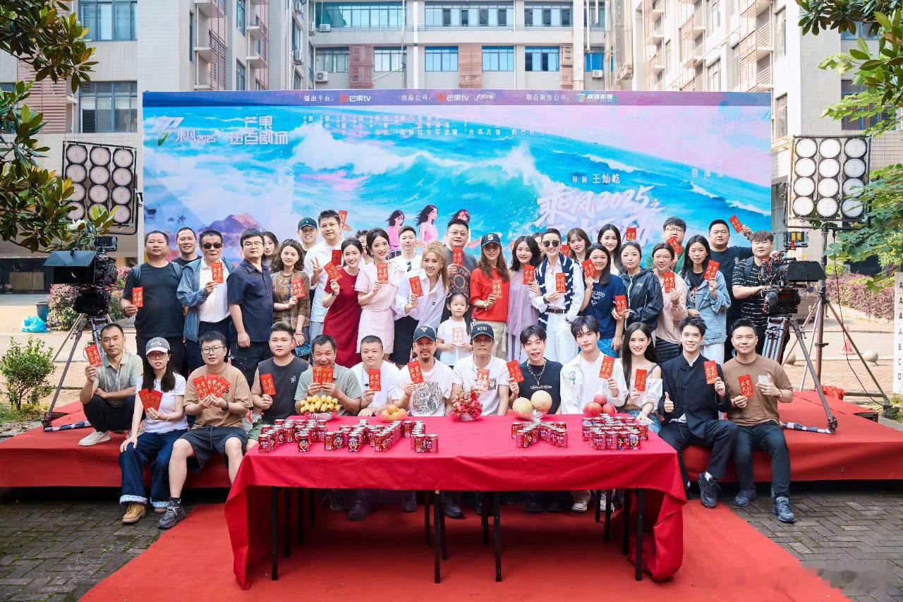 浪姐短剧《乘风2025之三十而励》开机王蓉、谭薇、郑湫泓、孙悦、蒋一侨 ​​​