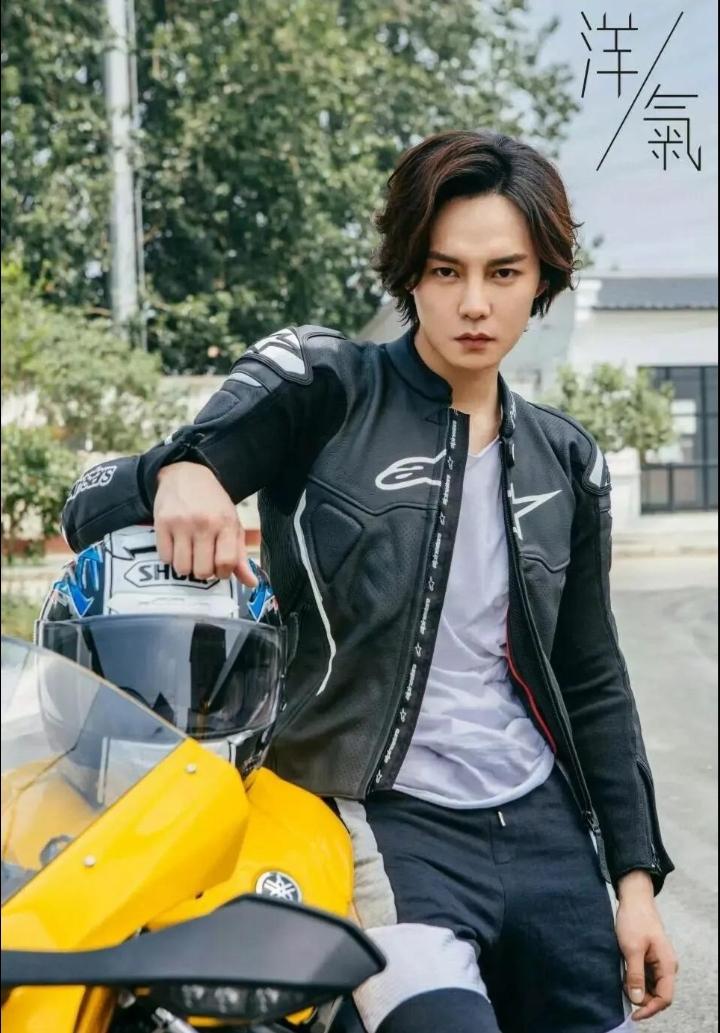 尹正卖摩托，他在节目里自曝，因为拍戏太忙没空骑，直接把家里6台摩托车全卖了，说车