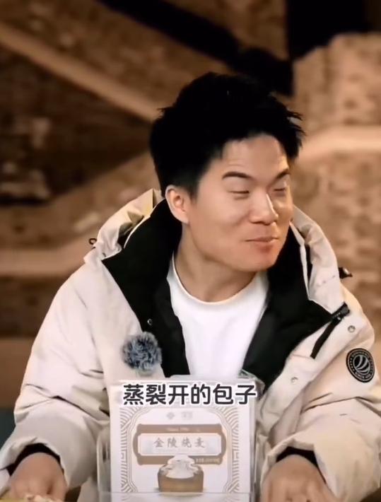 #董宇辉回应烧麦言论# 董宇辉直播再翻车，在直播间评价内蒙古烧麦为“手艺不咋样的
