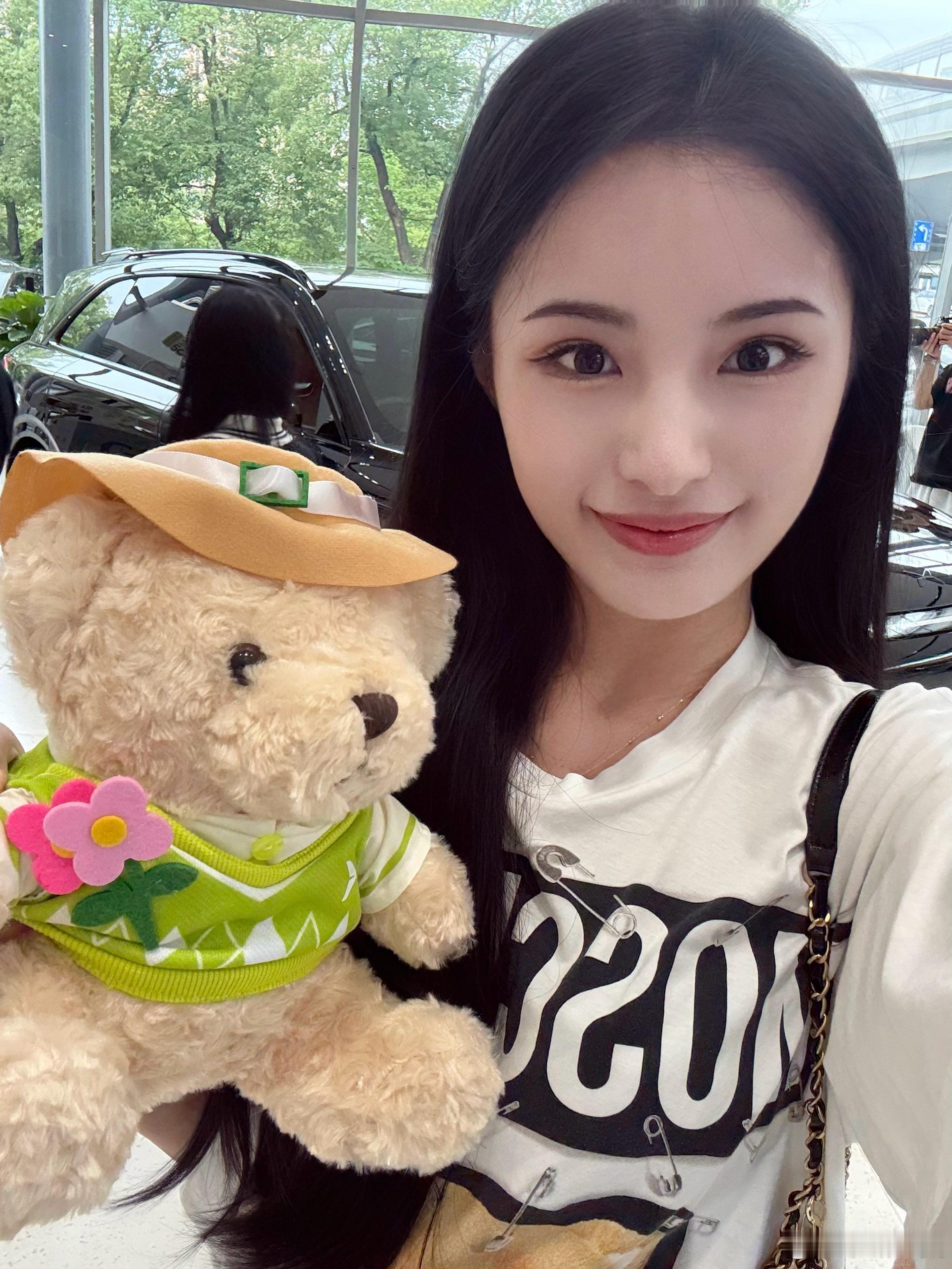 祝天下的爸爸们父亲节快乐！！给爸妈订了山里的度假酒店去过周末，我爸特地交代选个宠