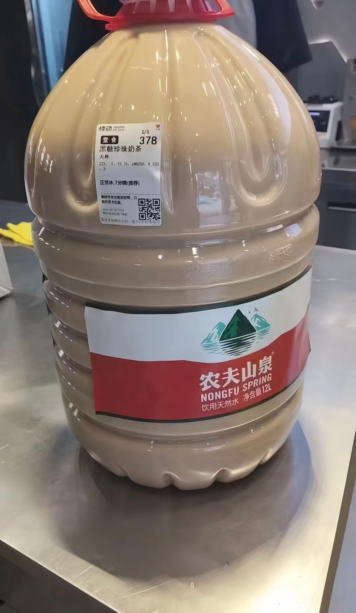 秋天的第一杯奶茶：12升，喝不下，真的喝不下！ 