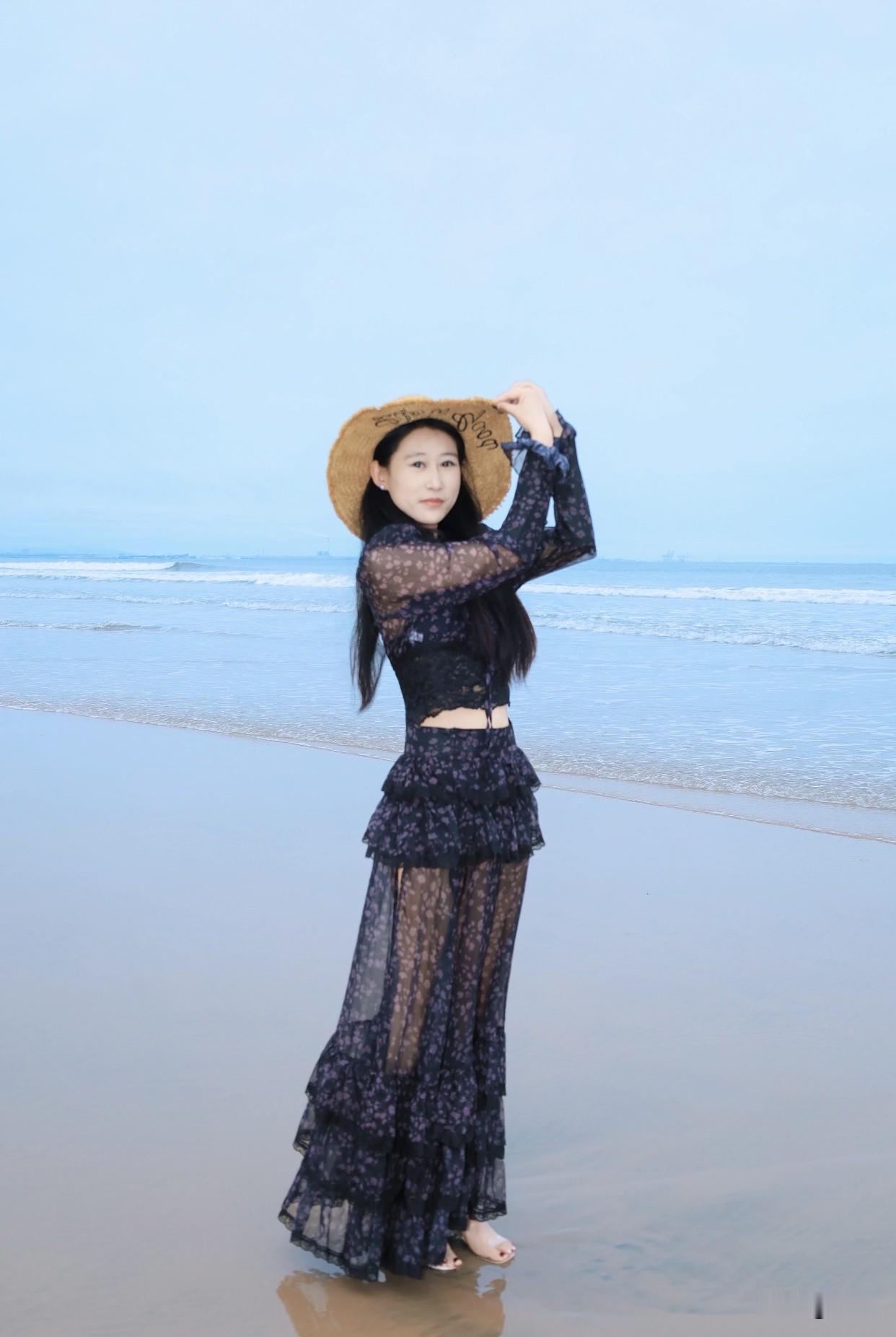 而生活，是有时间去感受美好，去满足自己内心的渴望。活着是生存本能，生活则是追求有