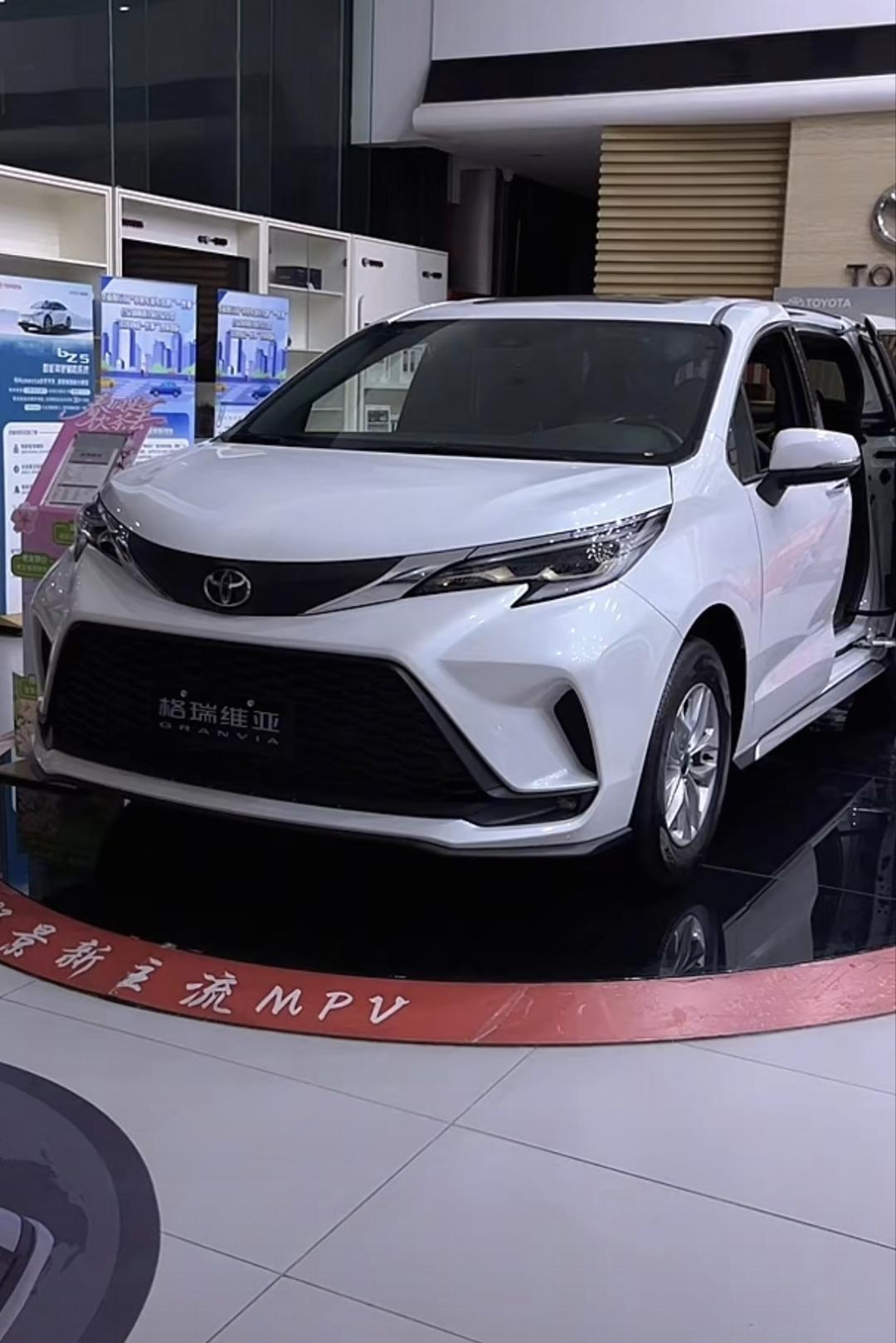 说起省油的家用MPV，我推荐看看丰田的格瑞维亚，这款车的油耗还是挺省的。一台这么