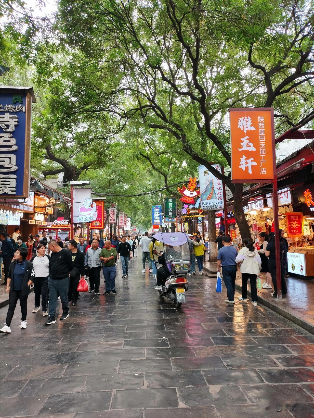 回民街最近啥情况？——客流量适中，对游客友好！真羡慕最近来西安旅游的朋友们，气温