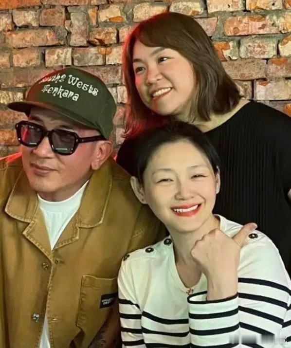 汪小菲输得彻底啊！具俊晔在台北开DJ秀，不仅有大S和S妈在场支持，就连小S的老公