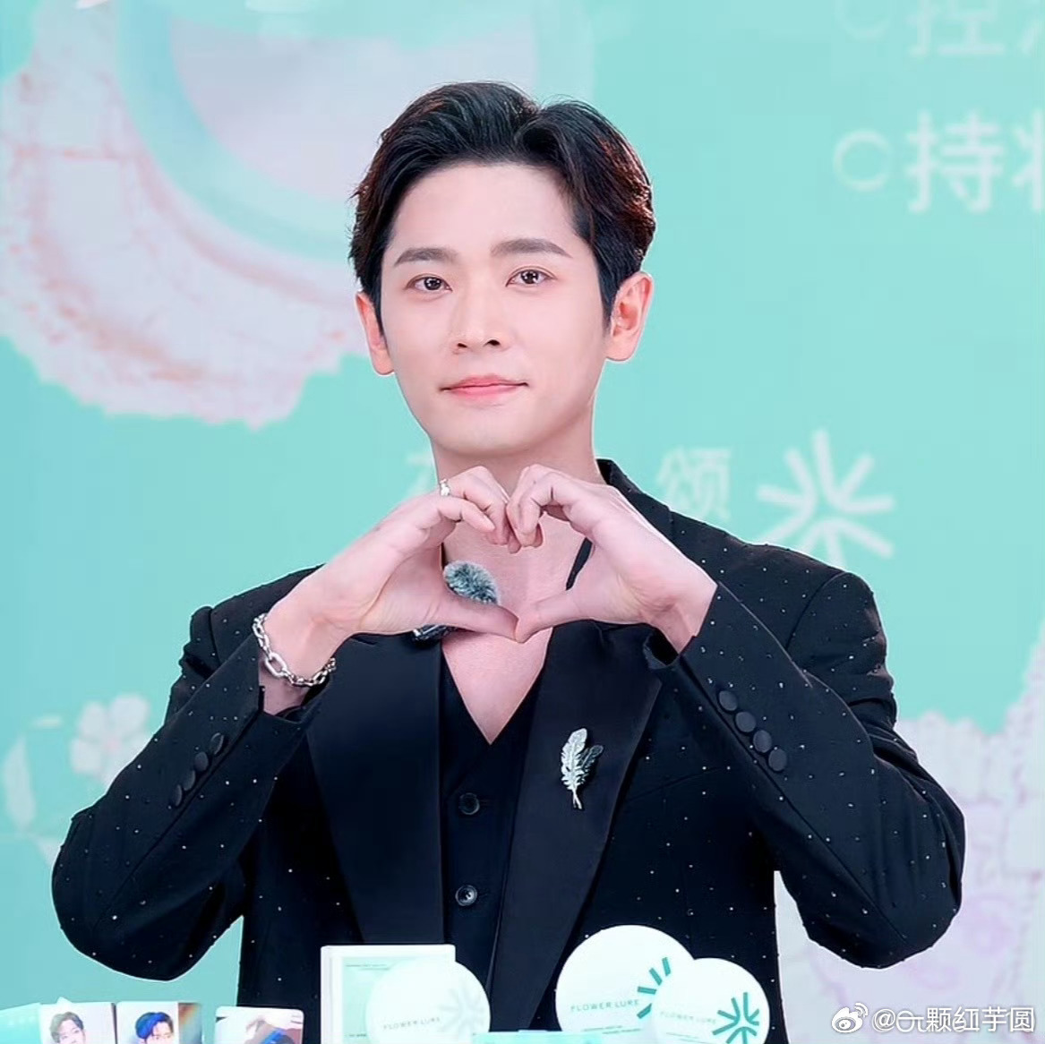 丞磊 直播截图！磊子哥深V大背头好帅[色][色][色]！ ​​​