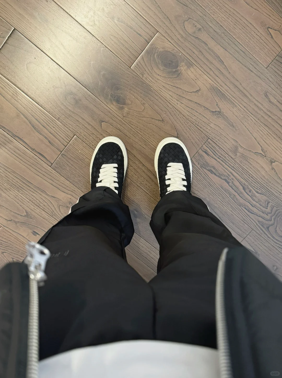 条纹运动裤｜黑白系穿搭