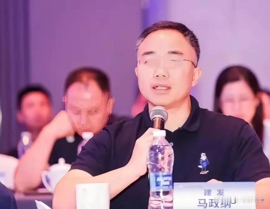 就是这位马健纲把女下属叫去酒局,在那些衣冠禽兽侵害女孩时，不出来保护自己的员工。