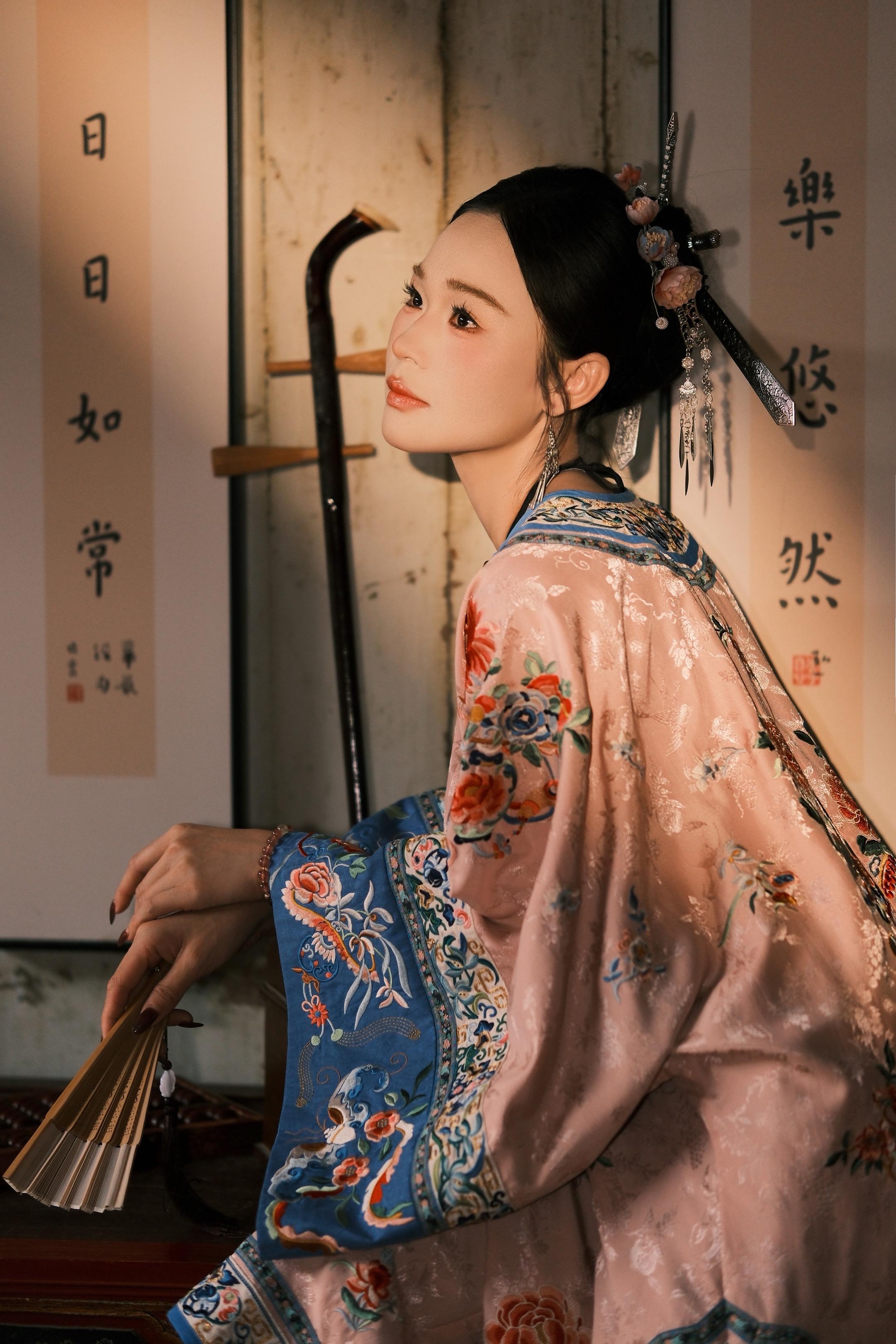 躲天意，避因果，诸多枷锁困真我。