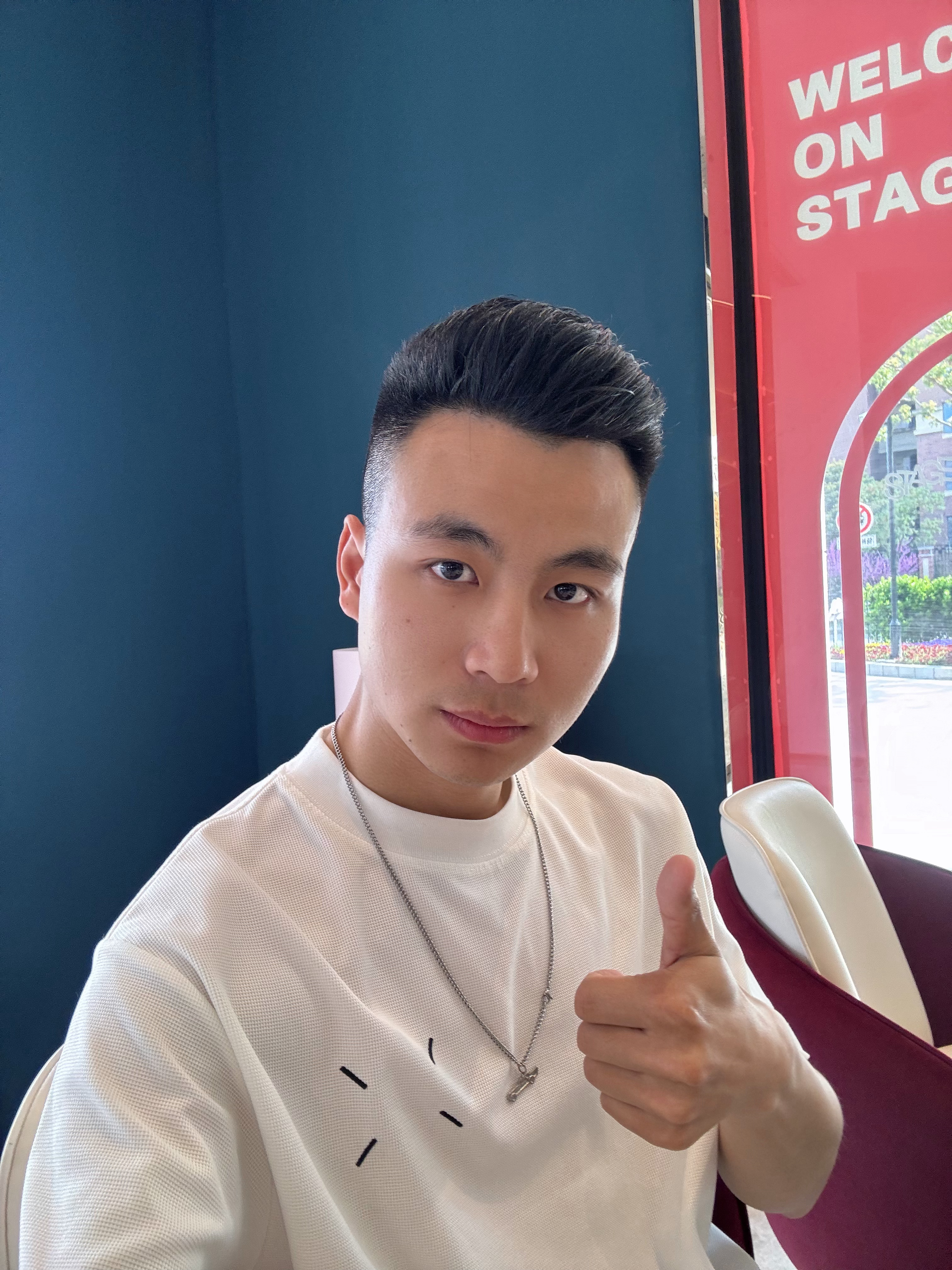 早安，兄弟姐妹们！浩黑森在上海为你点赞[doge][心]  ​​​