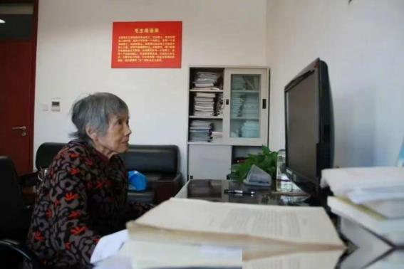 “中国根本没有能力造出芯片，即使造出来中国芯片也落后世界 20 年！”1989 