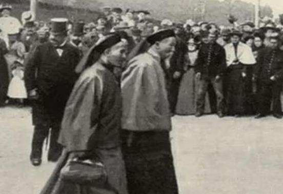 1896年，李鸿章访问美国，五十多万美国人齐聚街头迎接，他却说了一句让人心酸的话