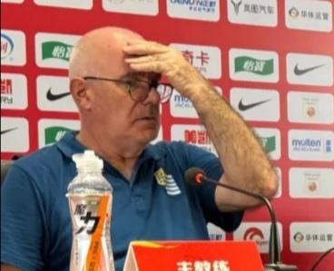 乌拉圭主帅拆解赢球思路：强硬对抗与快攻是取胜关键
 
在拿下和中国男篮二番战的胜