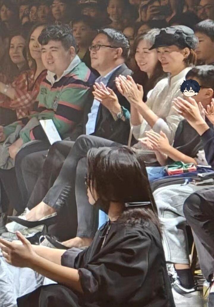 #董卿带儿子看刘谦魔术表演#董卿带儿子看刘谦魔术表演，儿子像妈妈 ​​​