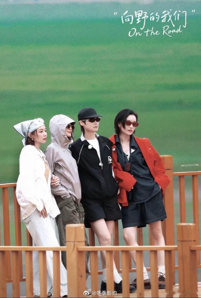 李宇春辛芷蕾倪妮宣传高叶新片 线下结伴漫游戈壁风光，线上齐心为好友新作宣传，高叶