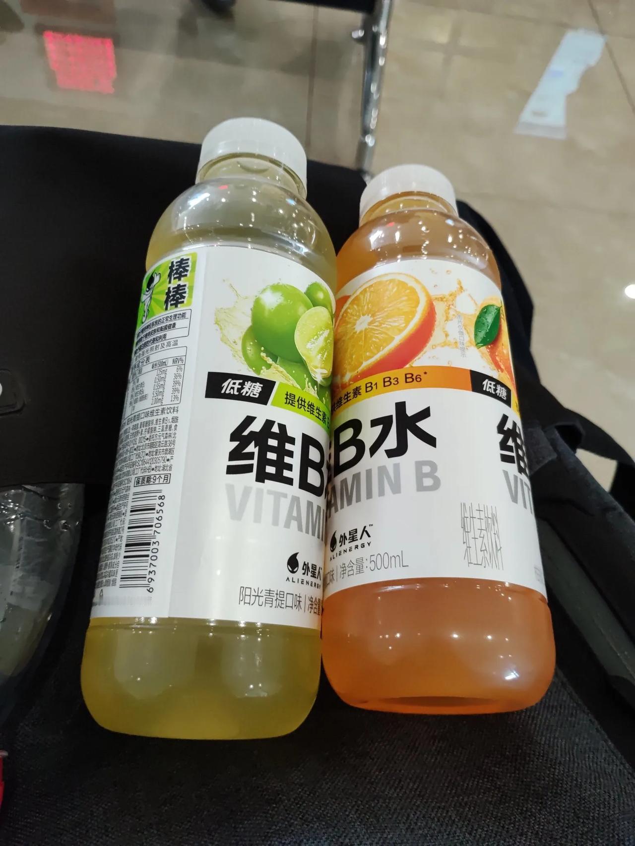发生在我身上的几件事
今天，跟老婆去中医一附院看病，老婆在卫生间捡到一部手机，我