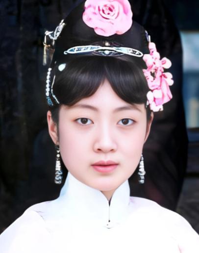 1922年，16岁的末代皇后婉容准备洗澡，让太监孙耀庭伺候，不料，她刚解开衣衫，