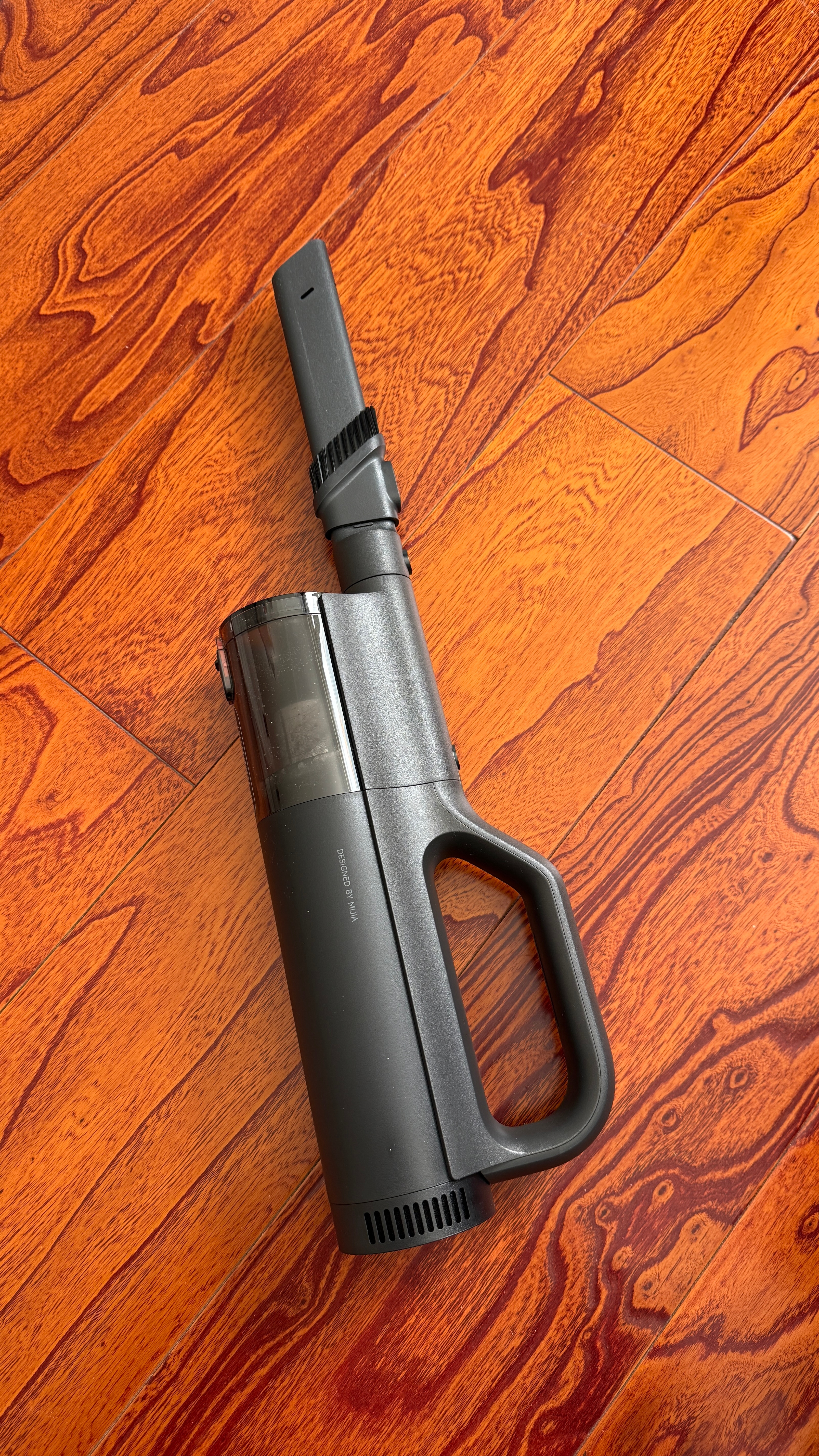 买了个小米吸尘器，虽然是车载吸尘器，但是家里也可以用，对我这种掉头发厉害的人，非