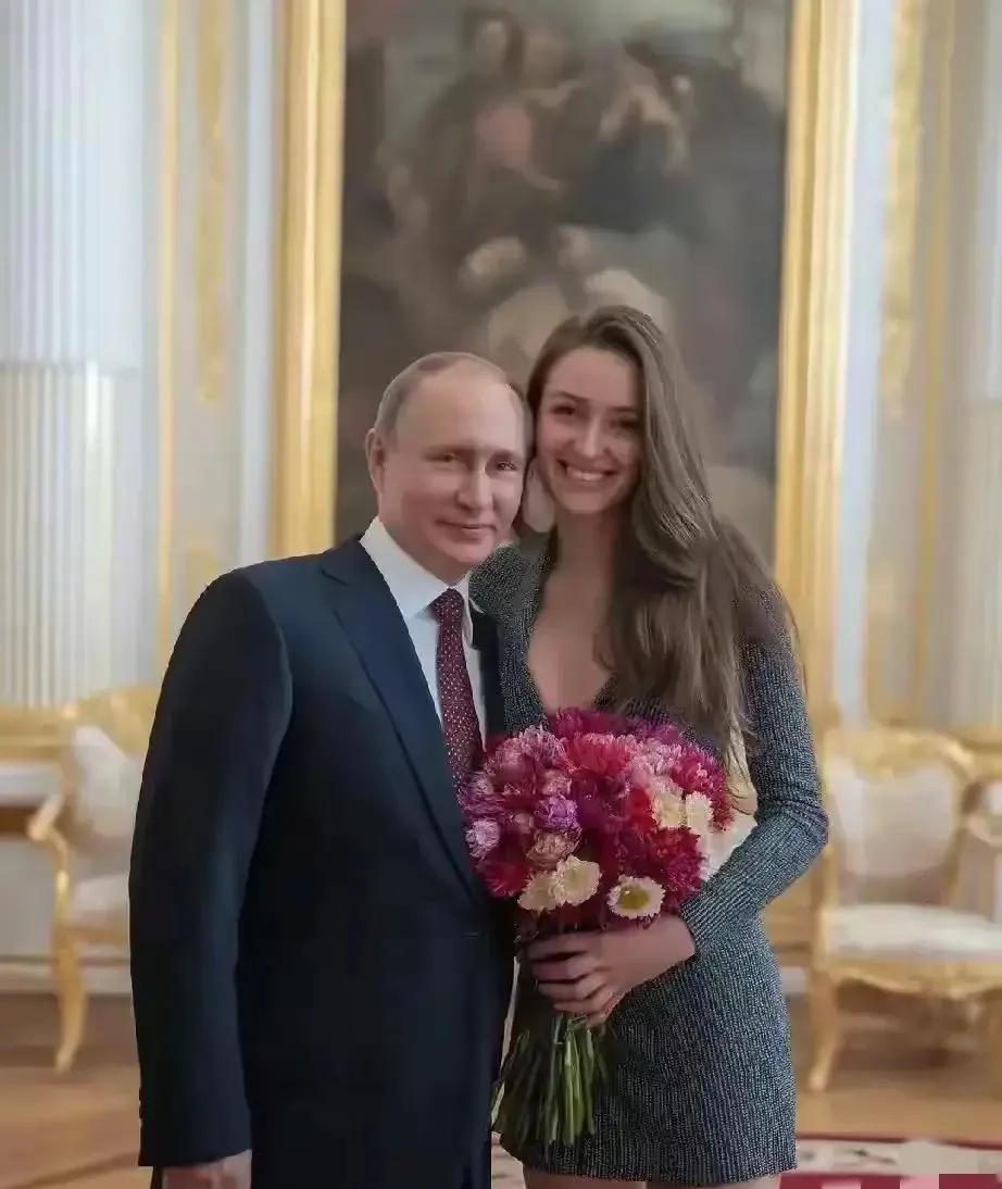 现在才知道普京大帝居然没老婆，和我一样是个老光棍，让相亲数次无果的我心里也有些安