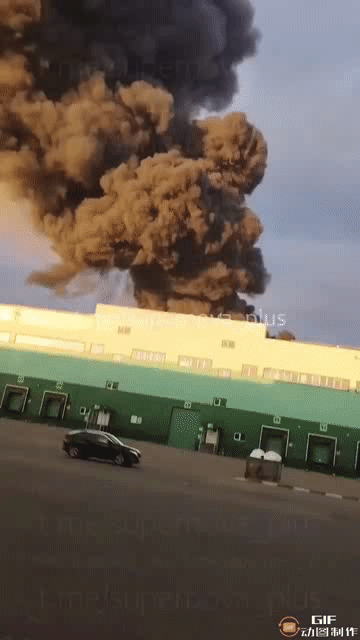 又被炸出大火了——俄罗斯仓库遇袭 8月16日，乌克兰无人机袭击俄罗斯最大电商“野