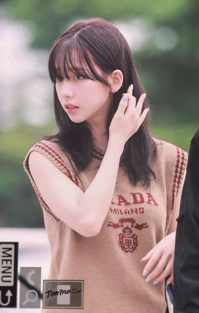 #柳智敏染发了# 红酒配美人 绝了！今天机场染了酒红色的智敏[送花花]回归实感瞬
