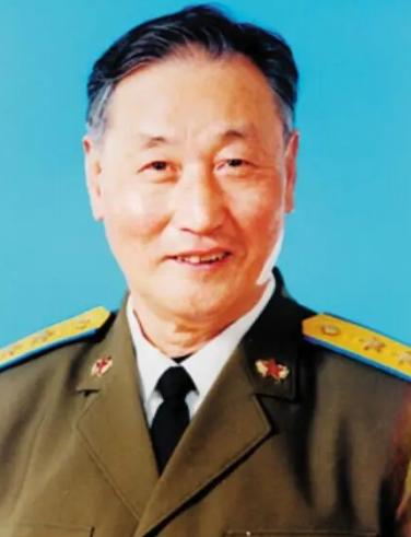1951年，志愿军飞行员刘玉堤在返航途中，无意间向云层下面瞟了一眼，竟然看到了一