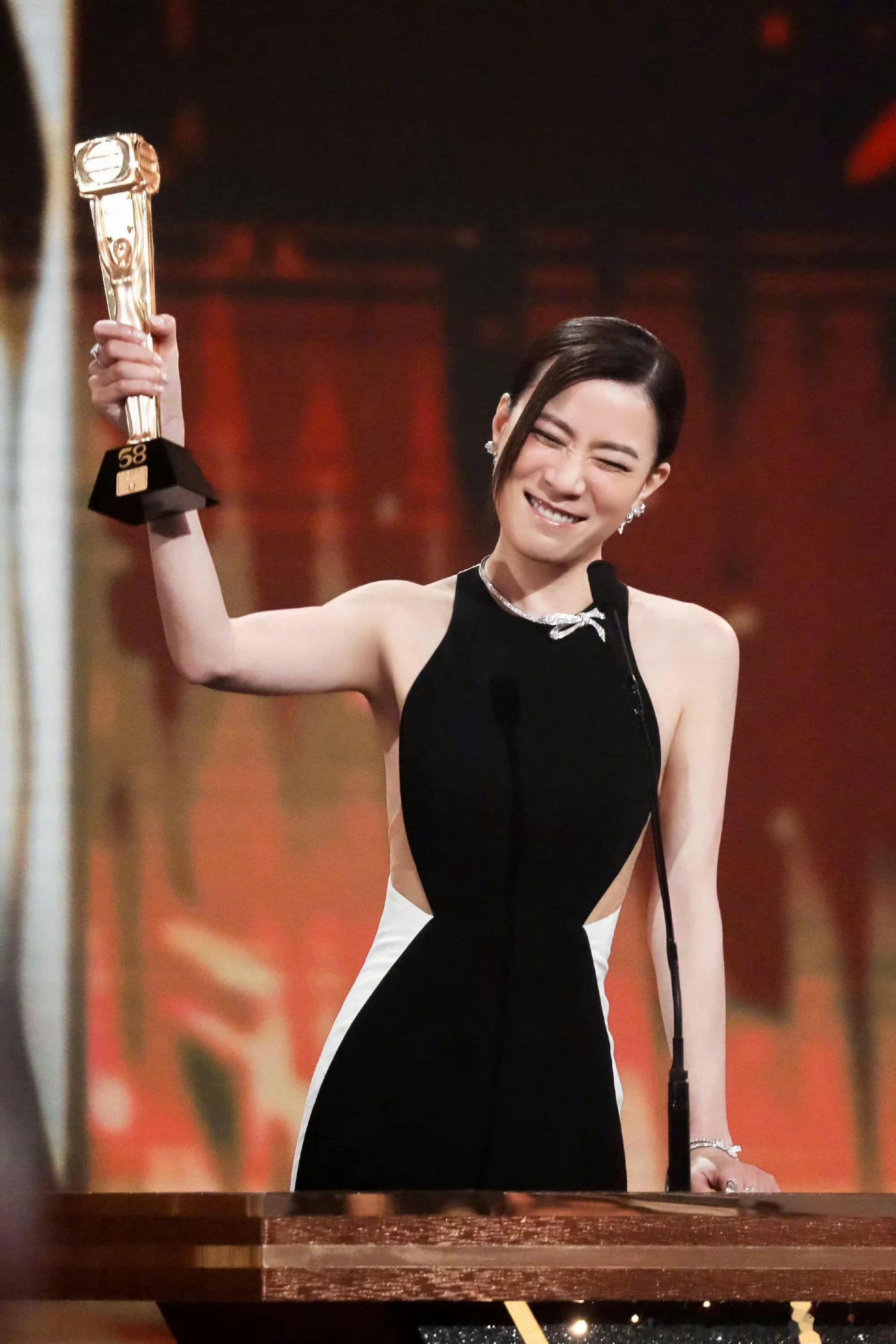 佘诗曼致谢佘诗曼正义女神 首先恭喜佘诗曼，实至名归。永远谦虚真诚，四封是自己的努