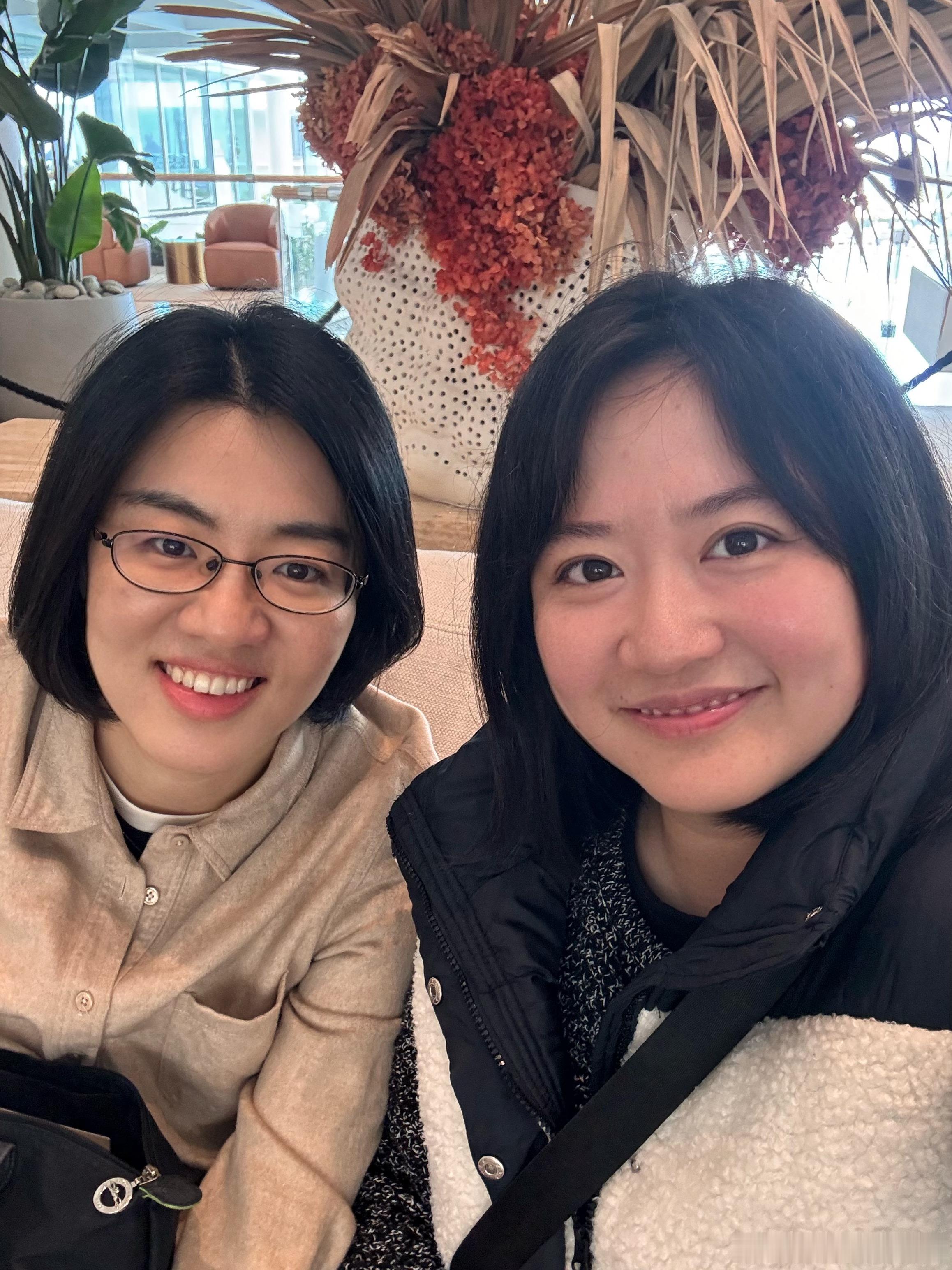 巧伐？在黄金海岸遇到市三女中的老同学，胡教授来GC开会，今天约上了。 