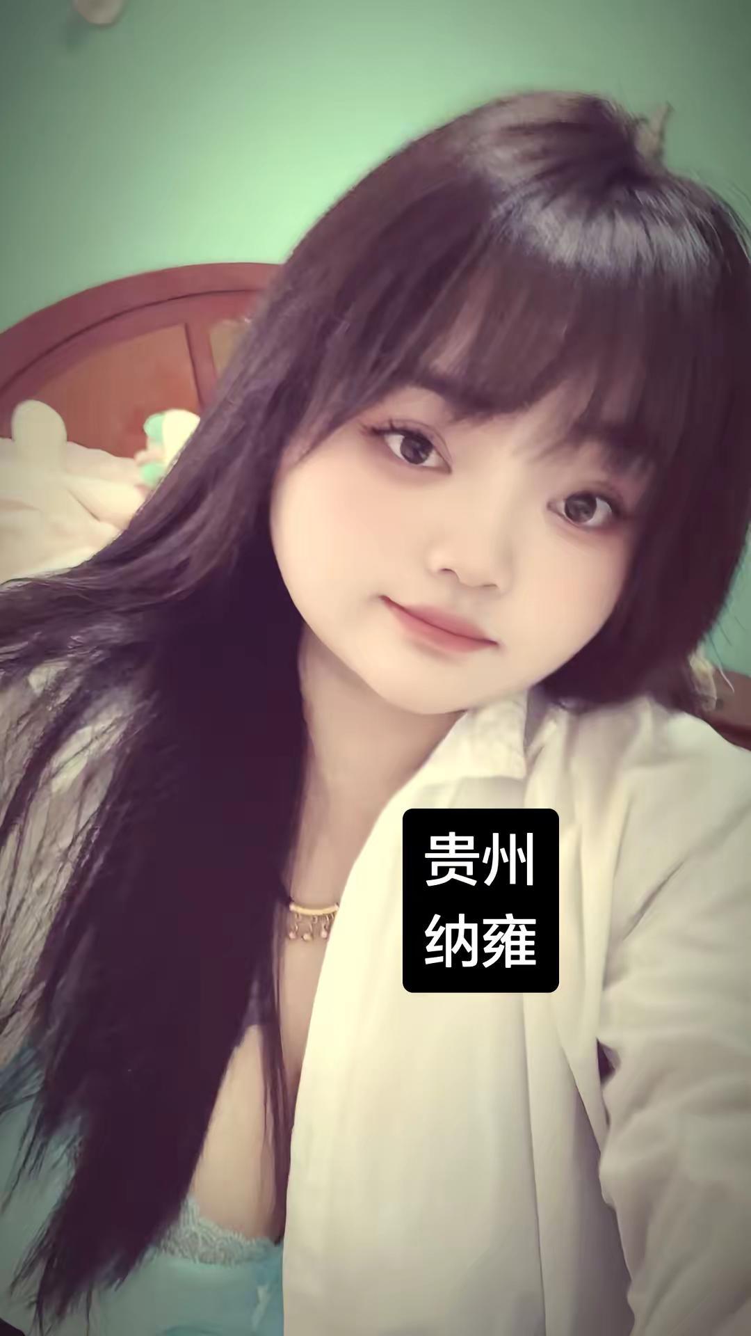 温柔是装的 大脸妹砸 白色上衣女孩 没脾气甜妹