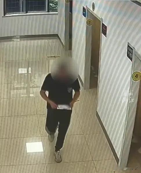 “这医生太负责了！7月18日上午，义乌做生意的邹先生在医院里输液时，回忆起前几天