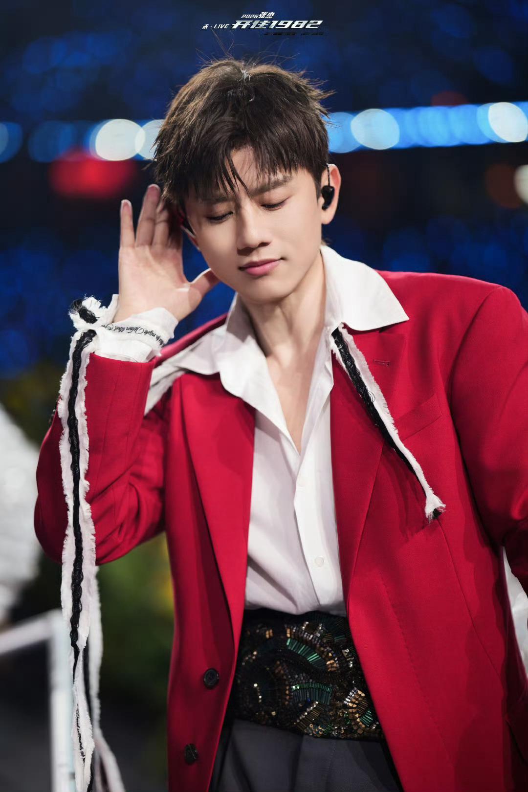 在张杰演唱会偶遇余宇涵谁懂啊!去张杰演唱会当观众还能被捞上小火车互动，余宇涵这是