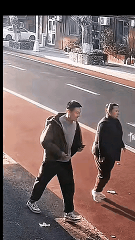 又是山东人！这波操作把“爱国”的质朴感拉满了！威海夫妻拎着15万现金闯军营，放下