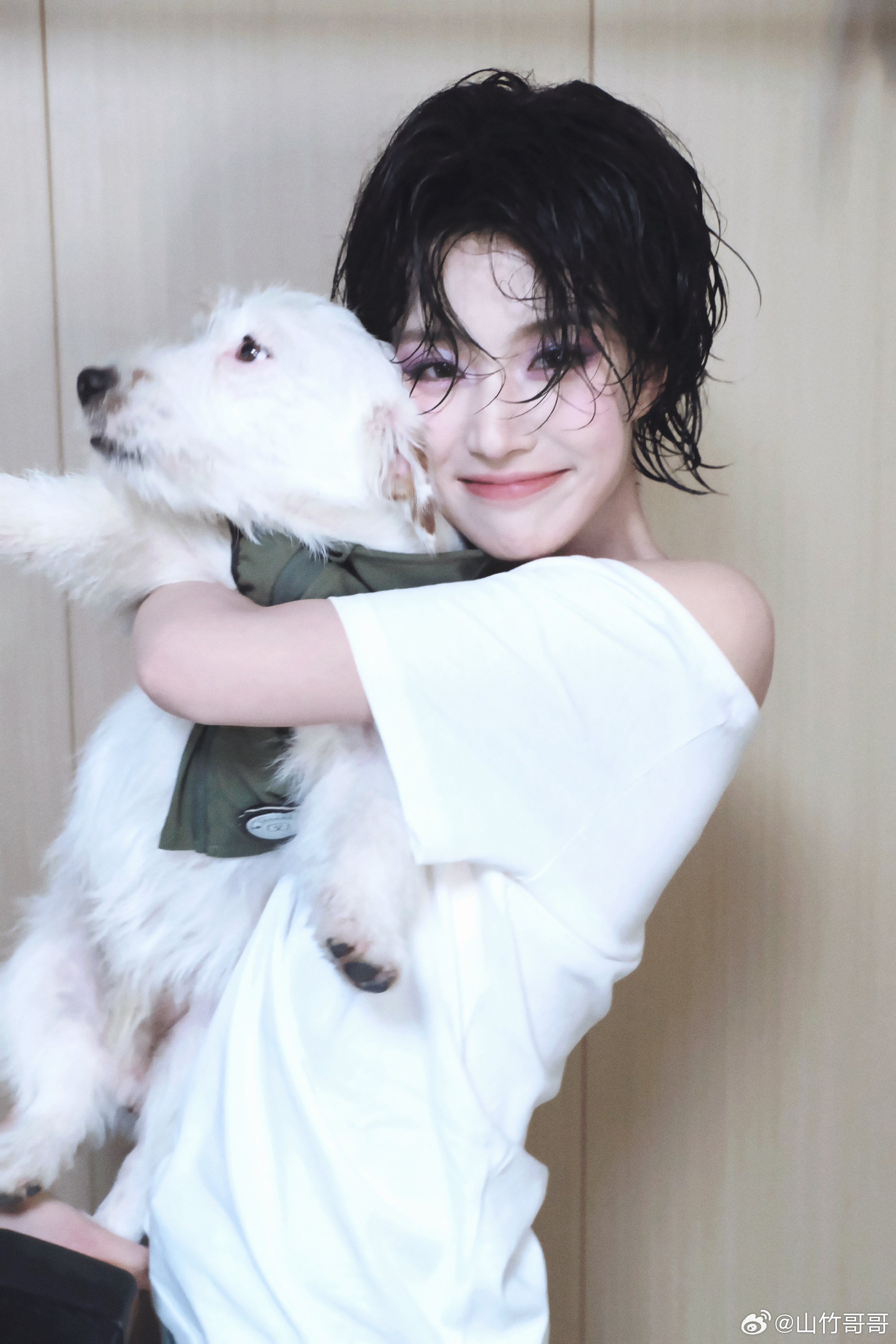 卢昱晓好适合水仙 剪了短发之后的卢昱晓好适合水仙！！！饭就这么美美的出来了，甜美