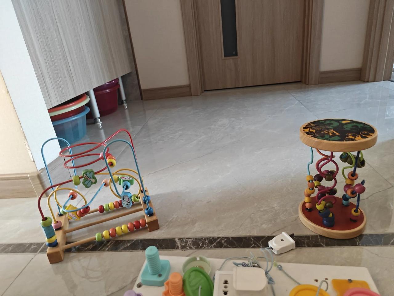 发现了没有，
打麻将的人，
千万别一摸到好牌就急着胡，
动不动就不管下家有没有听