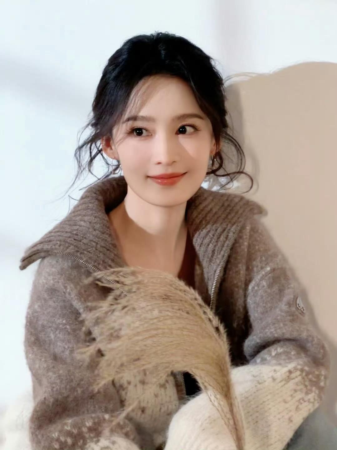 其实咱们李沁也是甜妹来的，一笑心动。