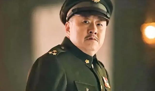 1948年10月的南京官邸，蒋介石指着卫立煌怒吼：“你敢抗命？”卫立煌挺直腰杆：