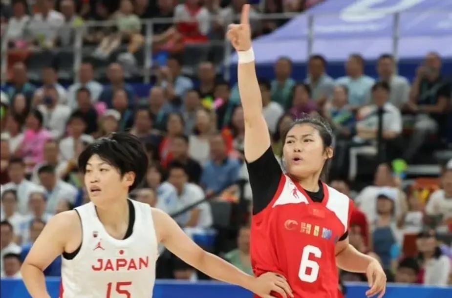 中国“女库里”张敬一，不愿放弃篮球的热爱加盟家乡球队，WCBA首秀燃爆全场
想必