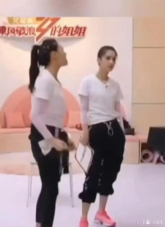 哈哈哈哈哈哈哈网友辣评： 
