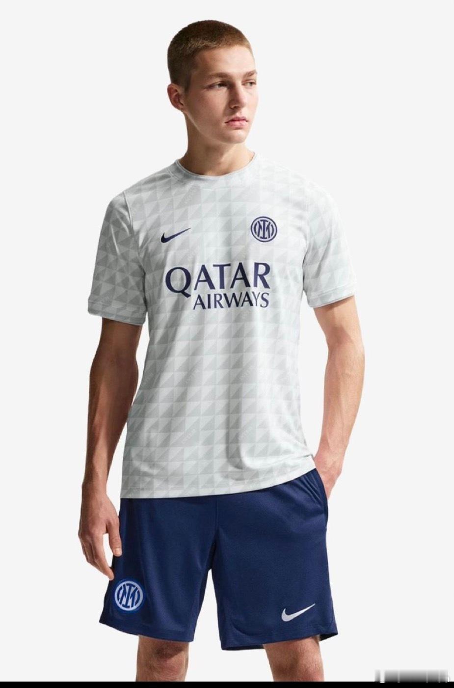 马里：2026/27赛季国米的赛前球衣如下巴黎圣日耳曼2比0利物浦巴萨0比2马竞