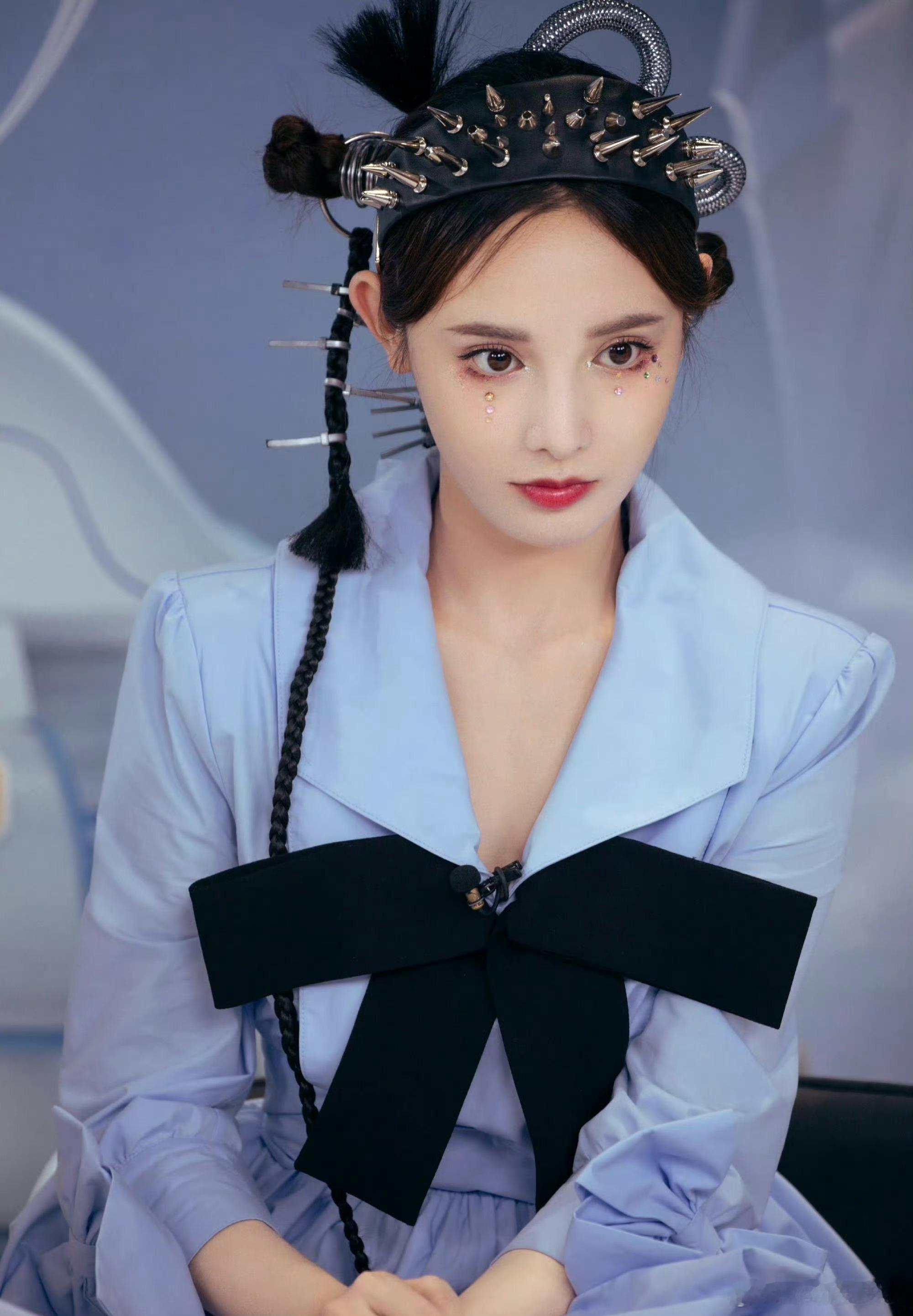 彭小苒这种祝福，会让你觉得可爱吗？打工人会喜欢她的这种“幽默”吗？ 