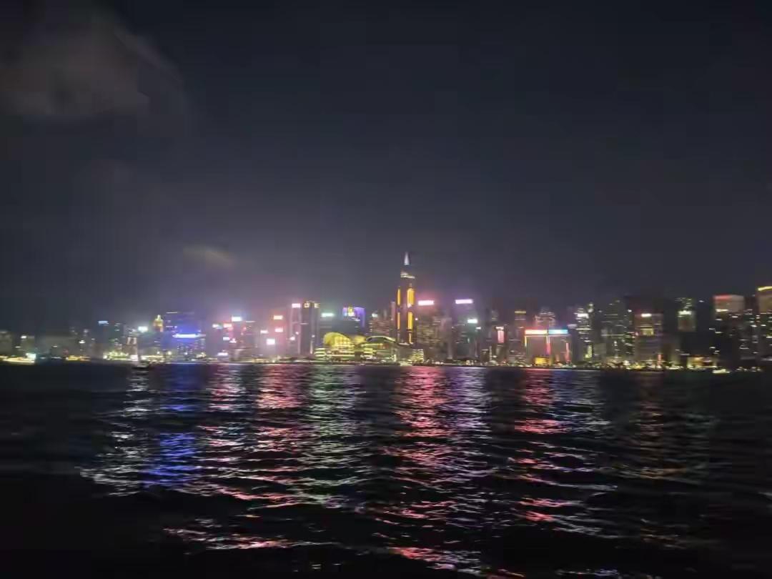 我去了一趟香港，在山姆会员店找到了真相

山姆会员店那只烤鸡，39.8元，正在悄