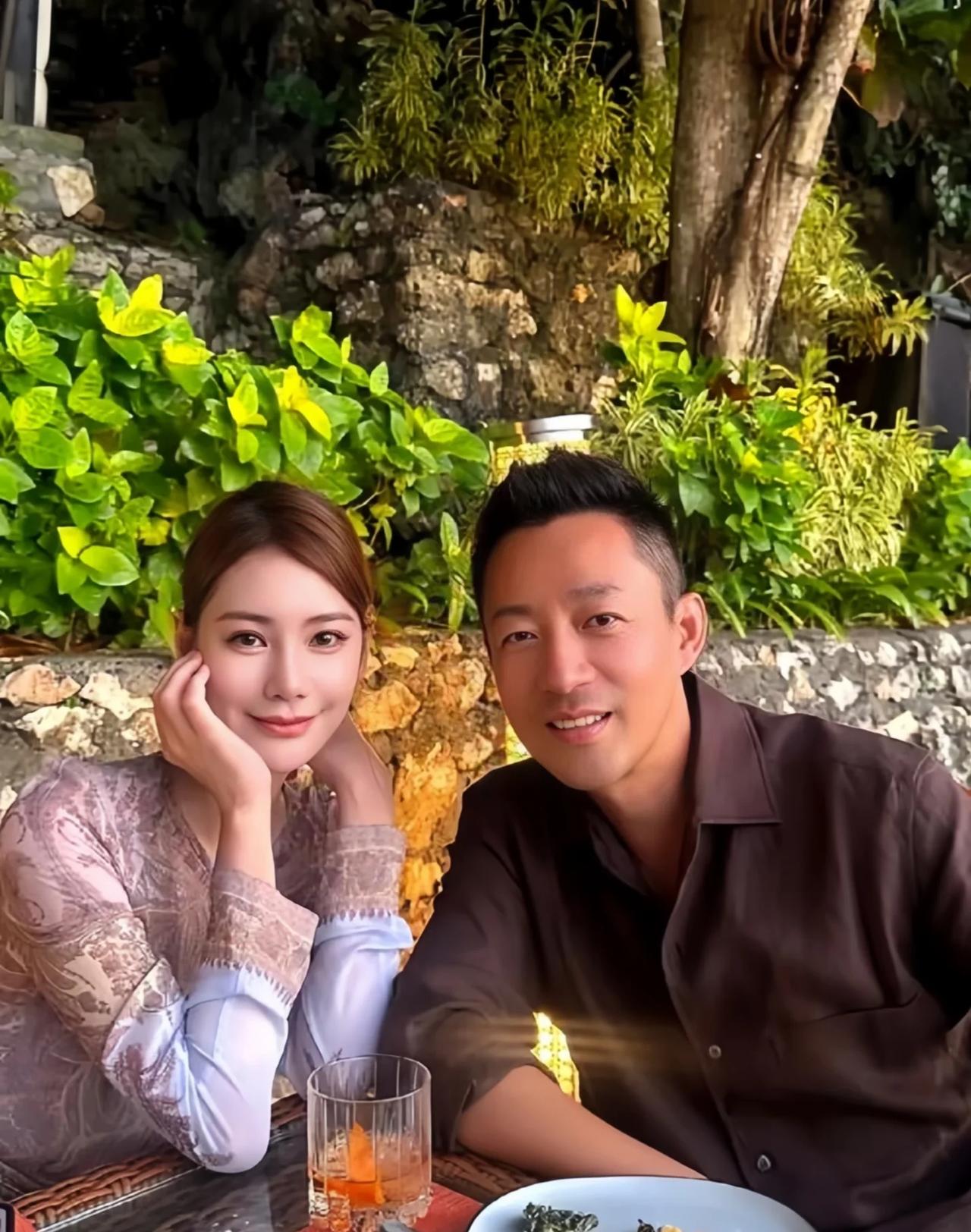 之前有一个直播就是汪说他有事没法带孩子，然后他岳父在后面坐着，就说他来带，他带着