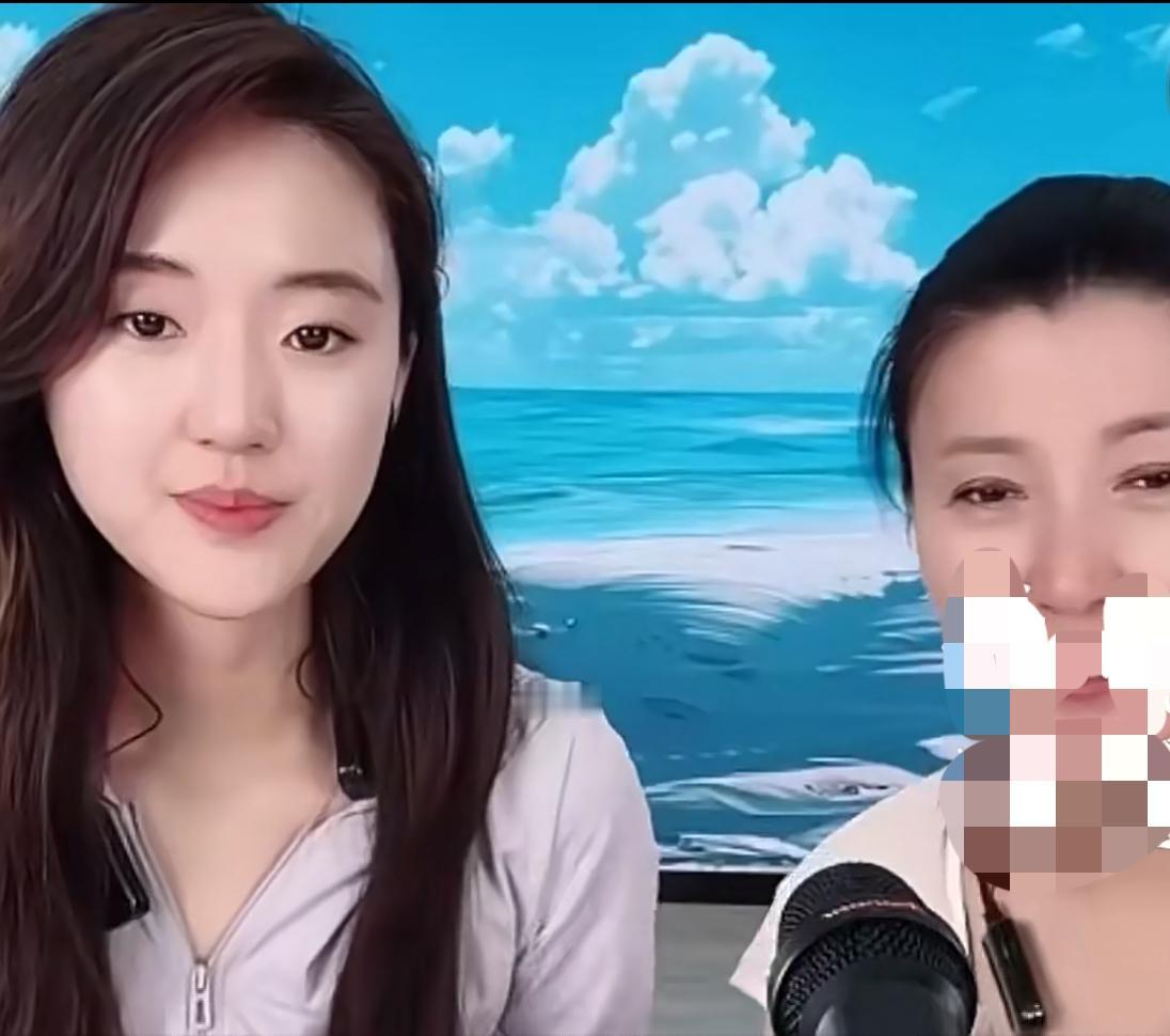 闫学晶说她儿媳穿她不能穿的衣服。
这就是她眼里的好女人。
她在直播中夸她儿媳，从