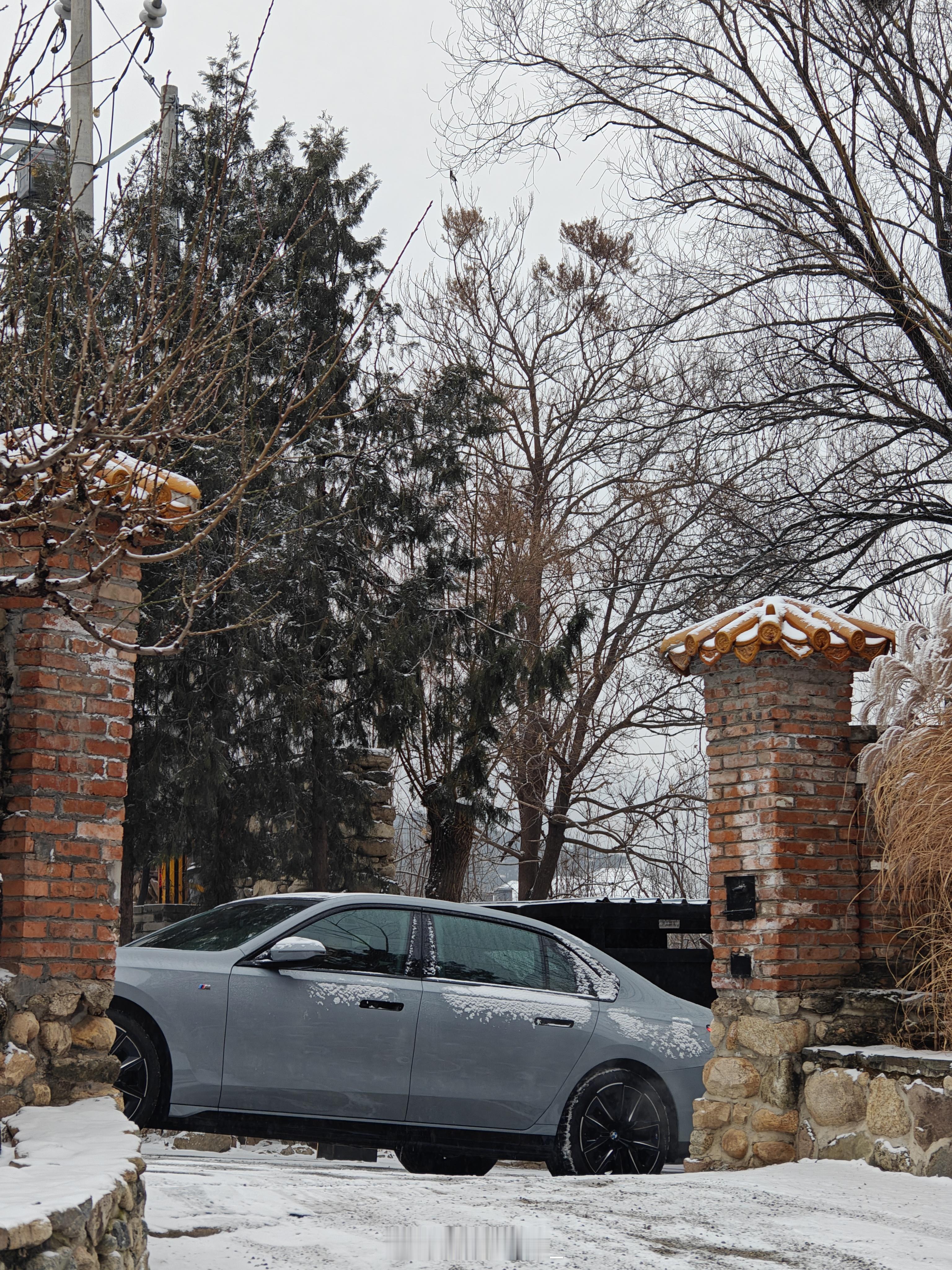 大自然的不经意，却盛满了南方人一整天的满心雀跃。何其幸运 在北京能遇到初雪，与宝