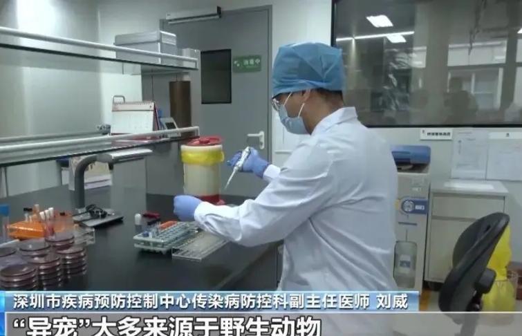 养异宠别拿生命赌个性！
 
北京黄先生因为喜欢蛇，养了条五步蛇当宠物，结果蛇生病