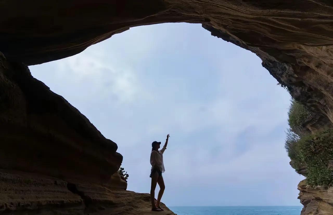 悬崖上的自由舞者，与大海共舞