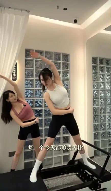 今日，原配告第三者重婚罪开庭。抛开小三身份不说，潘某某这个人，呈现出来的是正能量