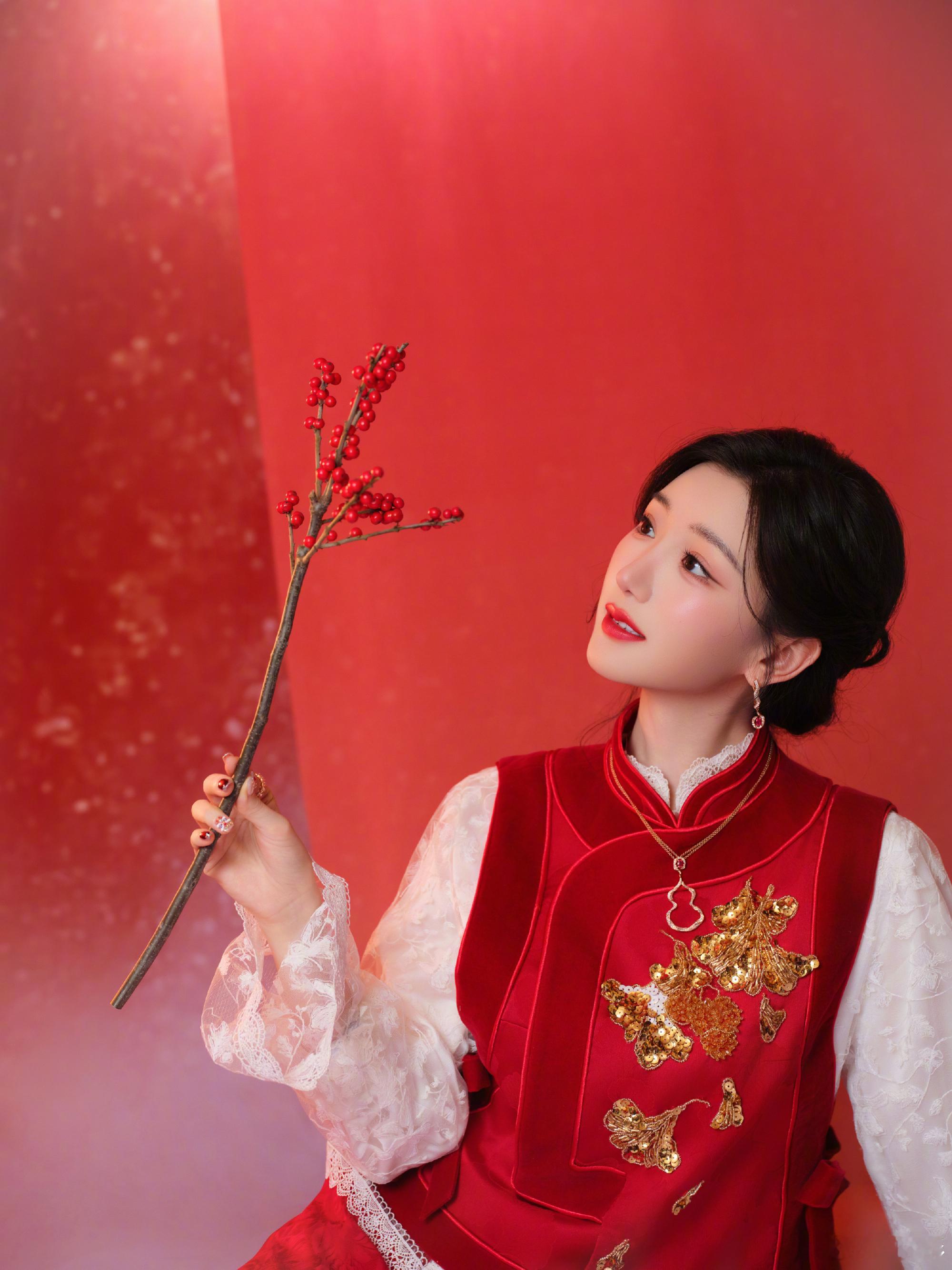 毛晓彤生日过年一起快乐生日快乐，除夕快乐，今天真的是快乐加倍啊，毛晓彤 