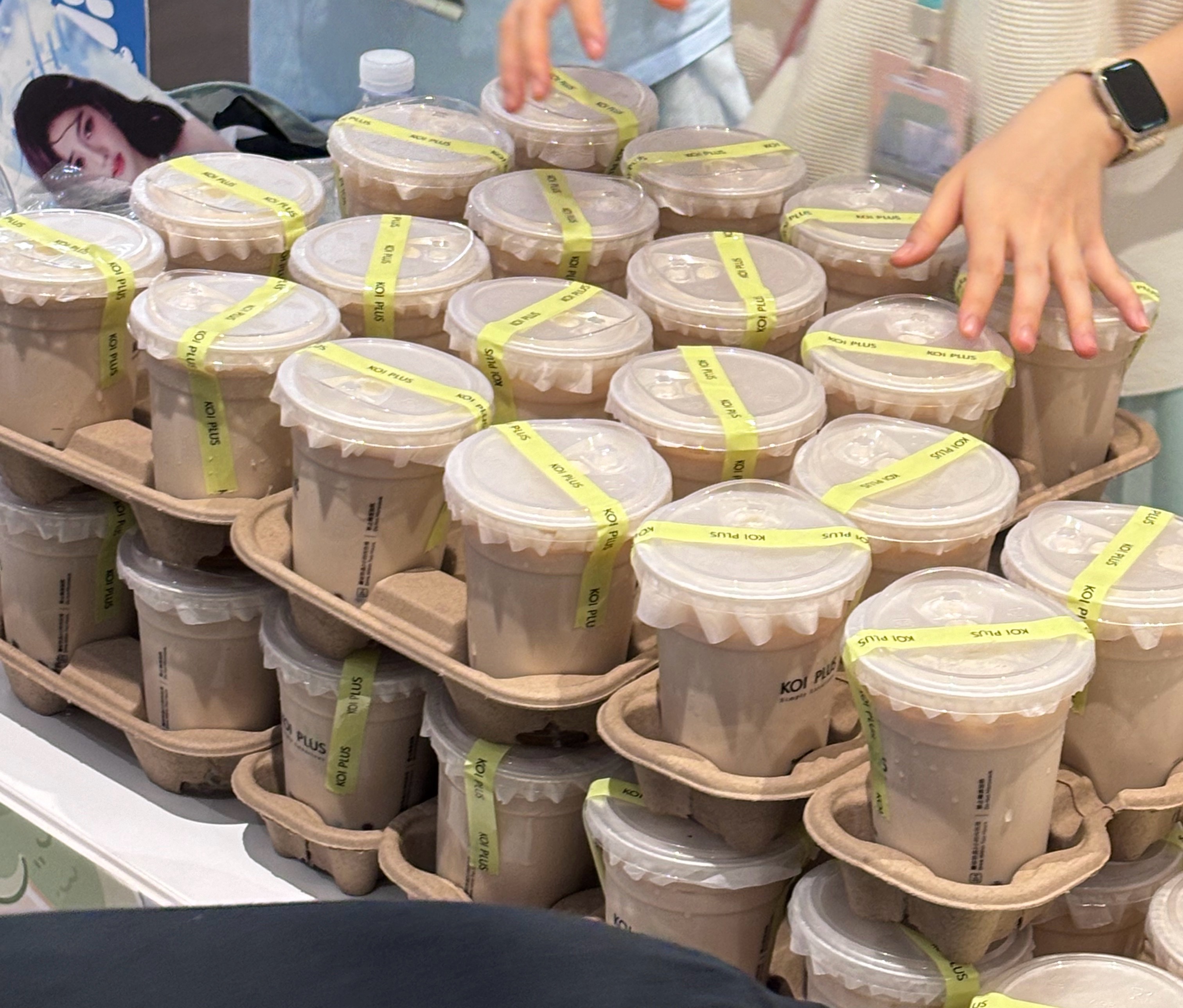 KOI给现场的小茸送来了黄金珍奶😋KOI好🥹感谢小可的大势宠爱！！KOI可宜